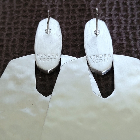 Kendra Scott "Finch" Drop Earrings in Rhodium🤍 - Picture 8 of 16